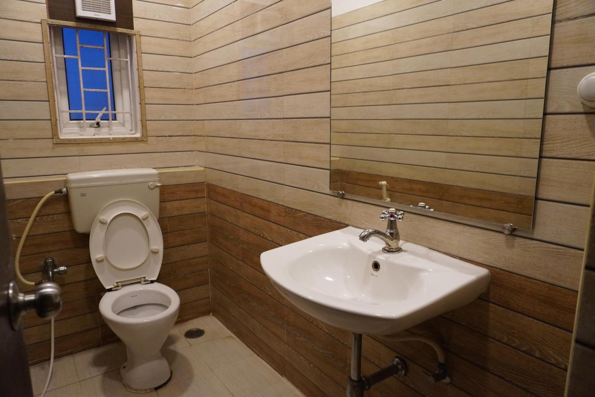 Khaleej Residency Near U S Embassy Hotel Chennai Bagian luar foto
