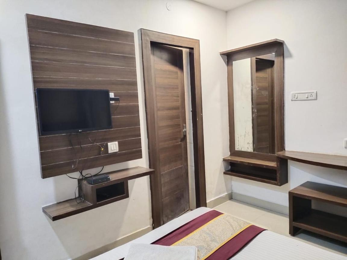 Khaleej Residency Near U S Embassy Hotel Chennai Bagian luar foto